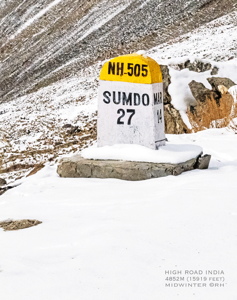 solo overland travel midwinter Indian highlands, Sumdo highway mileage road marker, image by Rick Hemi 