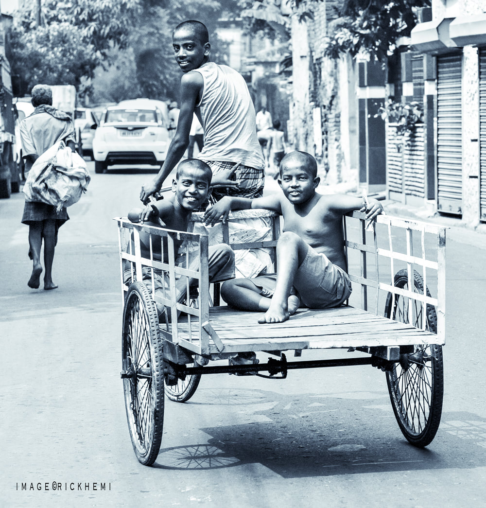India random street photography, solo travel overland India, image by Rick Hemi