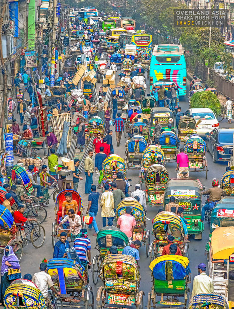 solo overland travel Asia, Dhaka rush hour, DSLR image by Rick Hemi 