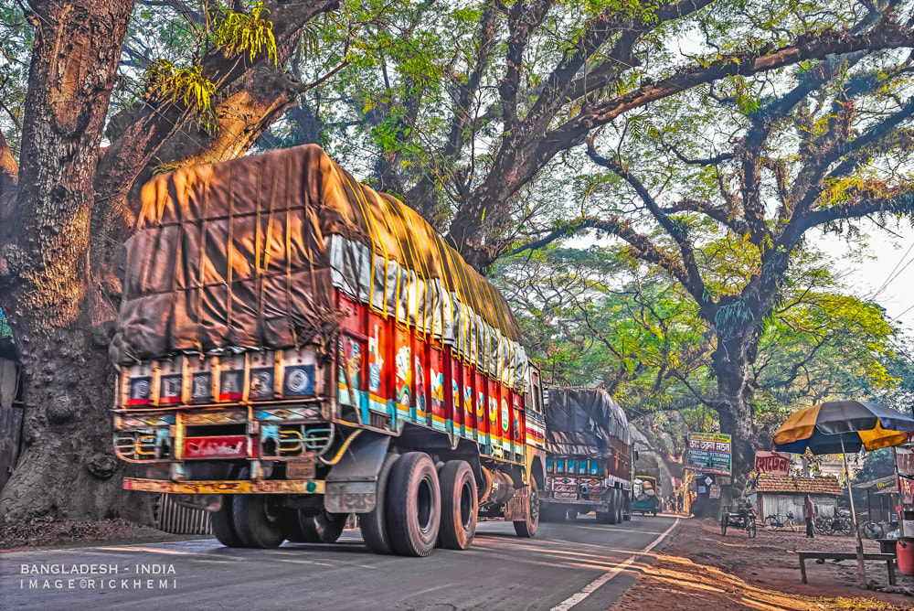 Bangladesh India overland travel transit route highway, Dhaka to Calcutta via Benapole border, image by Rick Hemi