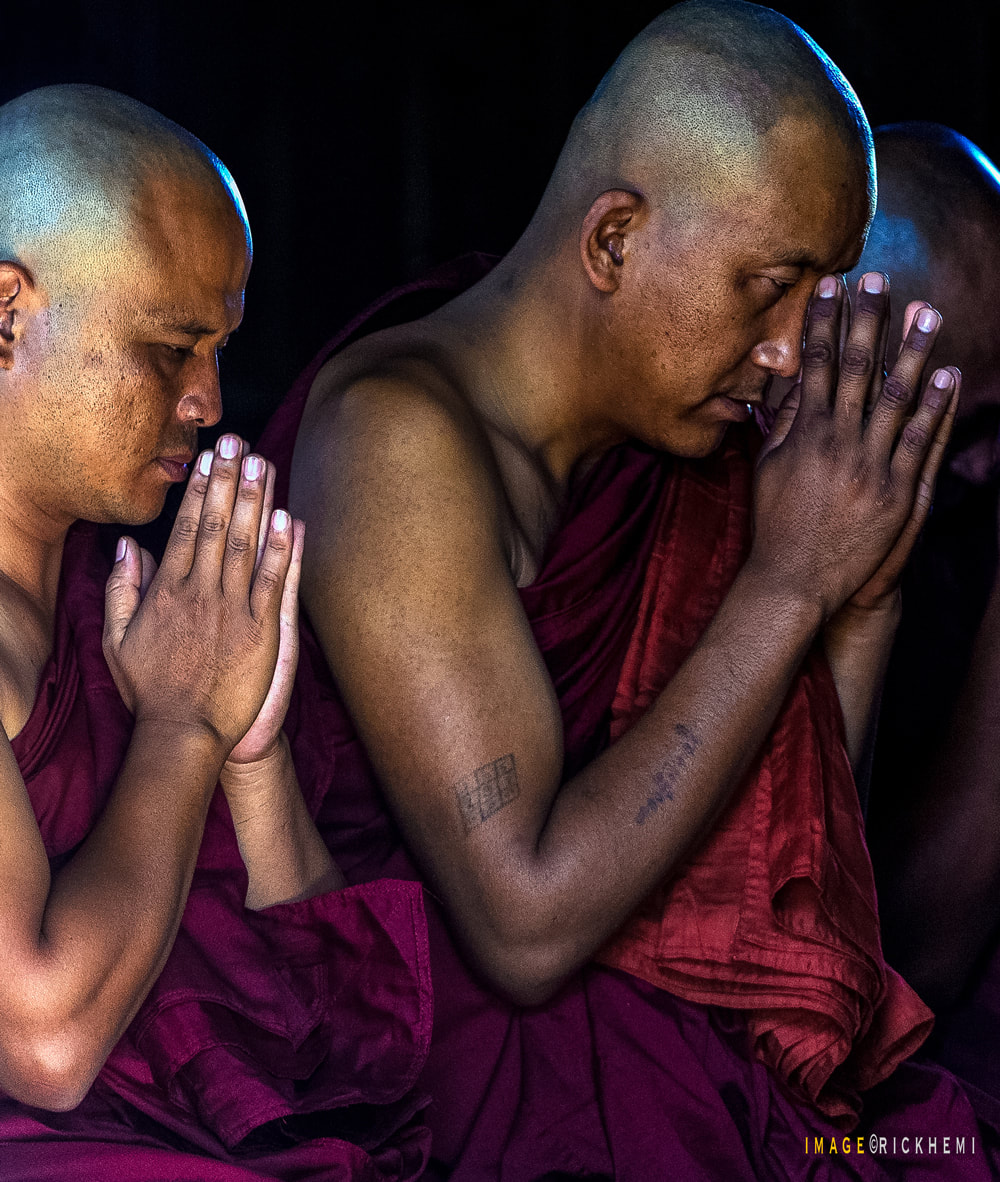 solo travel Asia, Buddhist monks in prayer, image by Rick Hemi