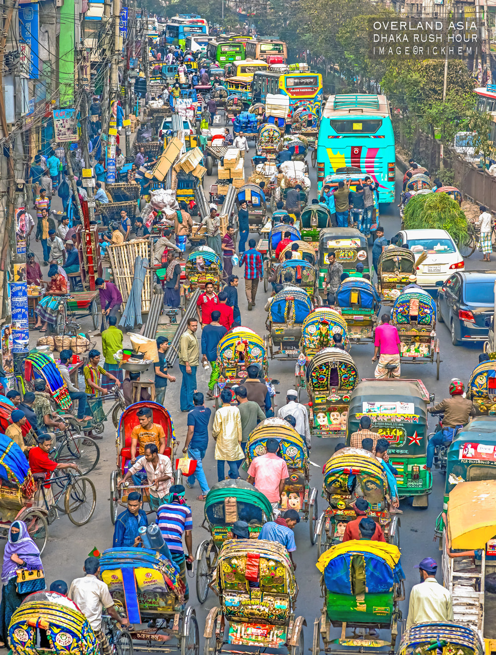 solo overland travel Asia, Dhaka rush hour, DSLR full frame image by Rick Hemi 