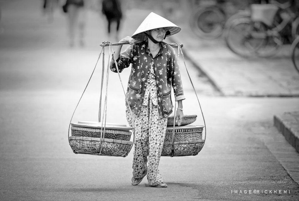solo travel Asia, DSLR zoom lens street snap, image by Rick Hemi