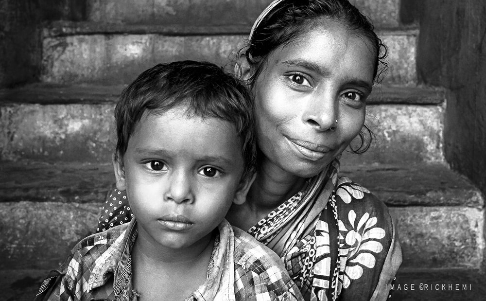 solo travel India, street portrait India, DSLR image by Rick Hemi